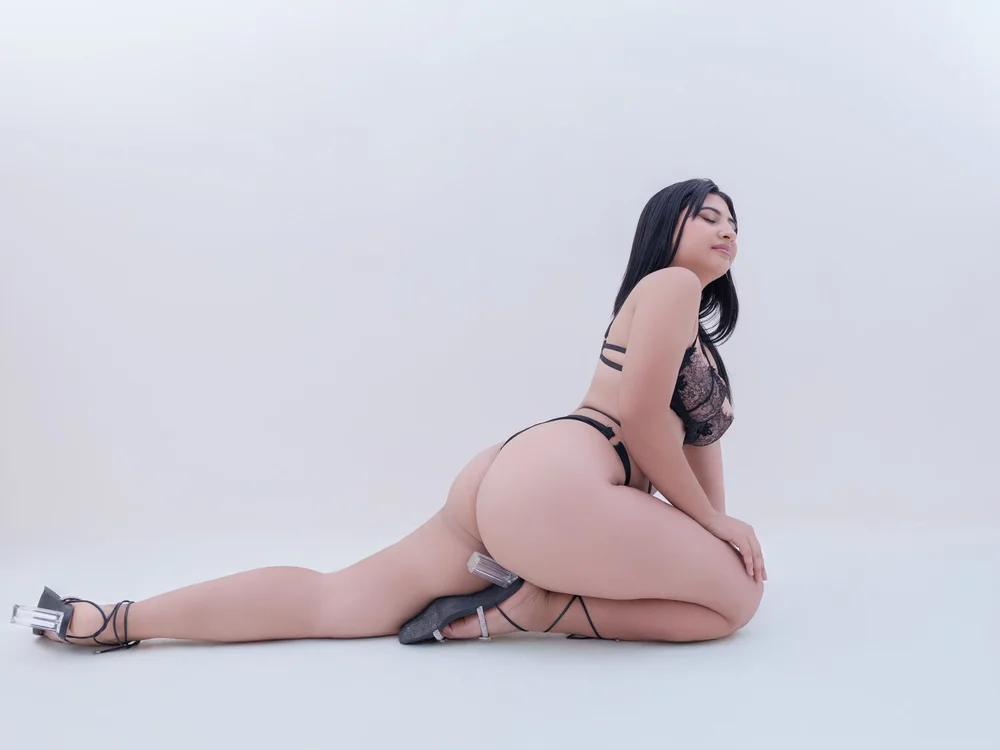 AlondraSoomer cam model