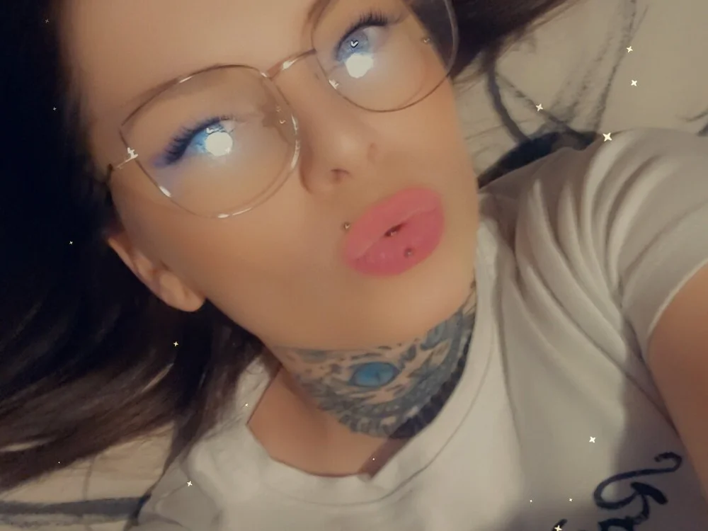 Little_Anni97 offline chatrum