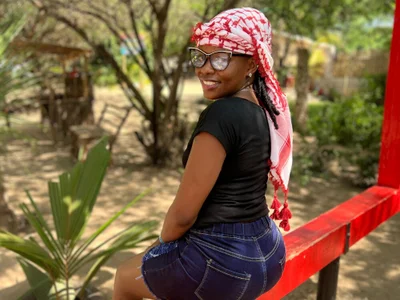 Petite_254: συνομιλία ΧΧΧ εκτός σύνδεσης