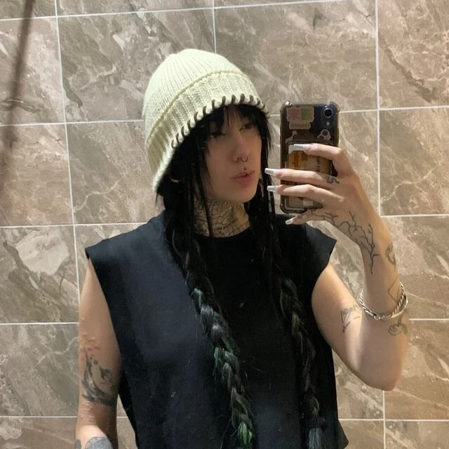 Alice_Adamson_'s Offline Chat Room