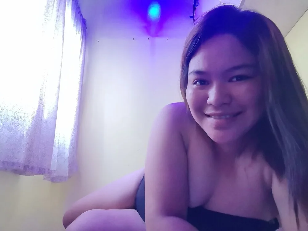 Yummy_miccah26's Offline XXX Chat