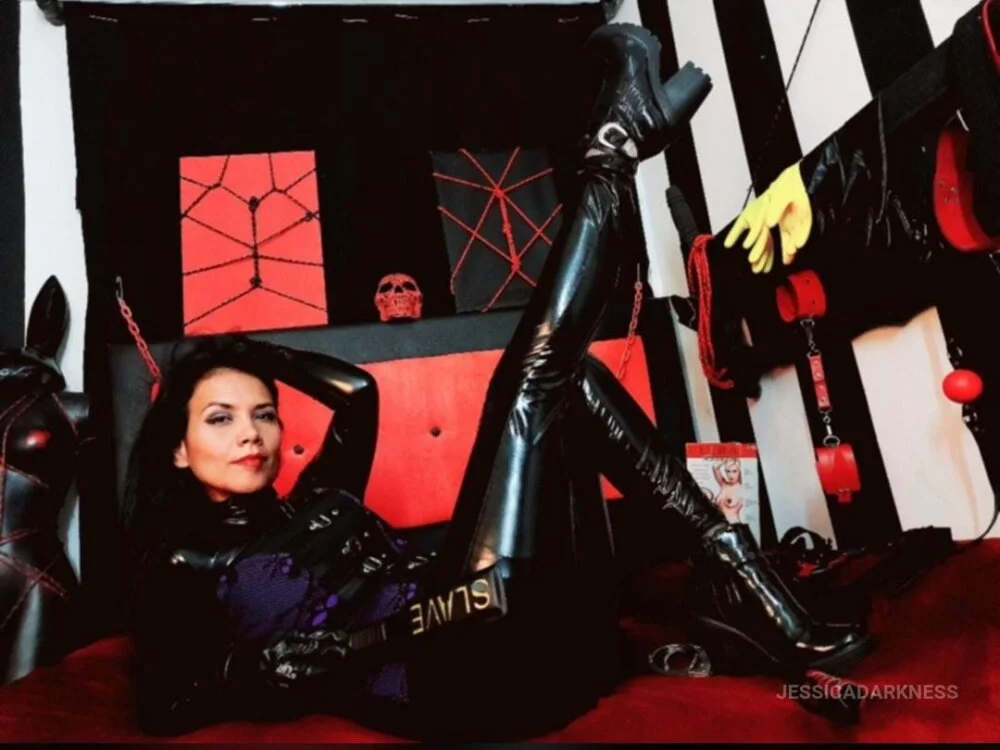 jessica_athenea Adlı Modelin Çevrimdışı XXX Sohbeti