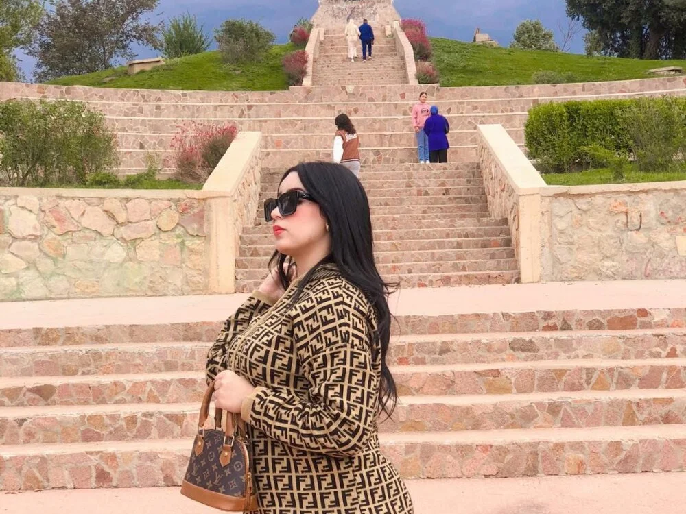 SaraChouchou Adlı Modelin Çevrimdışı XXX Sohbeti