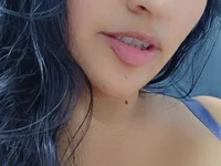 Melissasexytits' Offline Chat Room