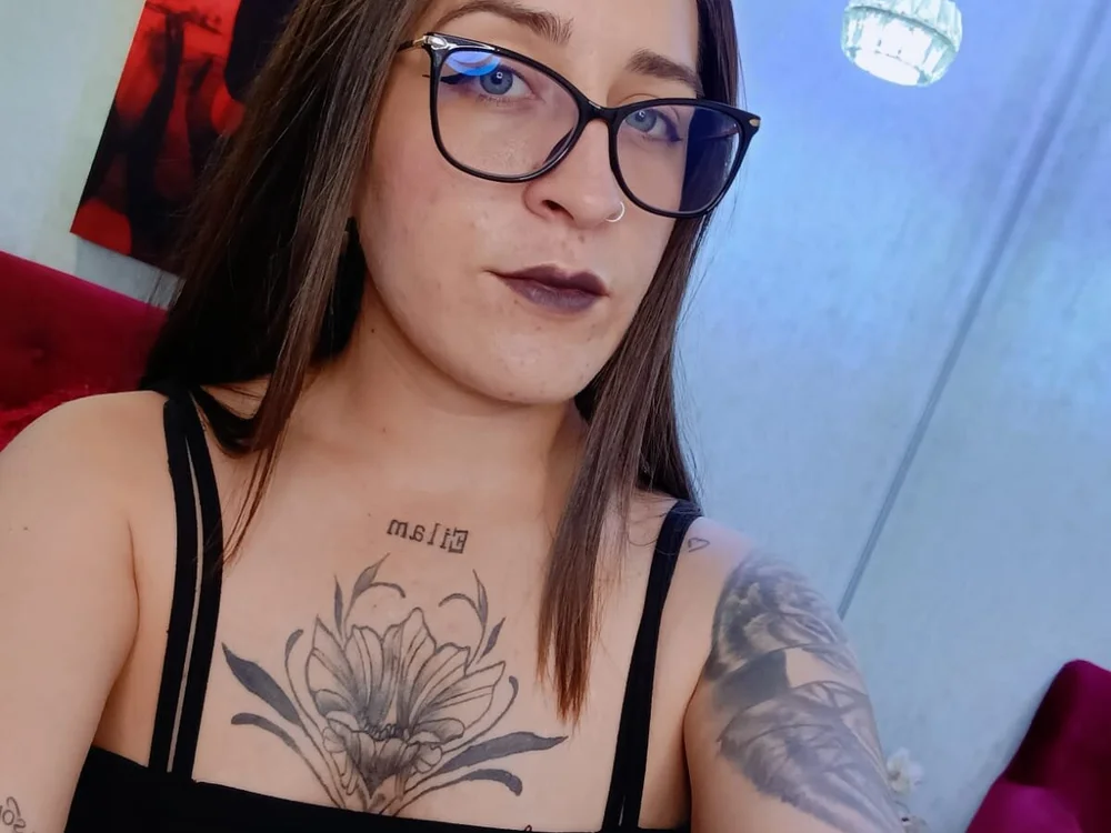 Velvet_green's Offline Chat Room