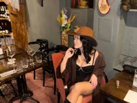 Charm_Couple_ Adlı Modelin Çevrimdışı Sohbet Odası