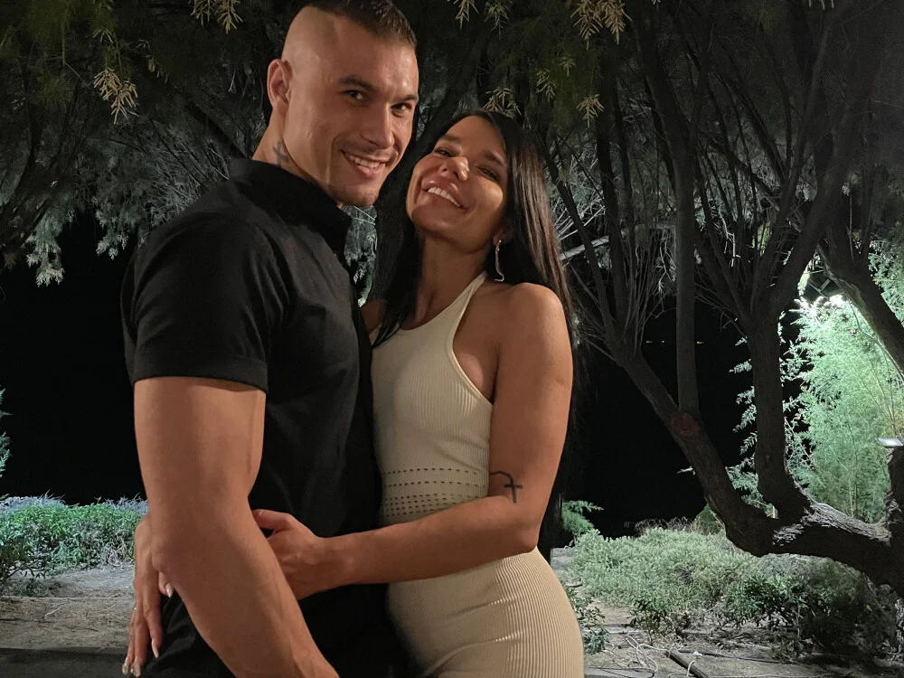 STRIPPERCOUPLE69's Offline XXX Chat