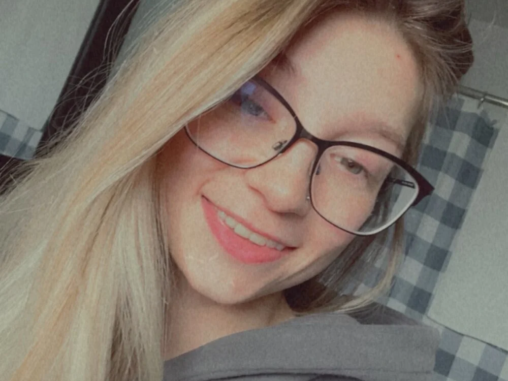 Hatgirl69's Offline XXX Chat