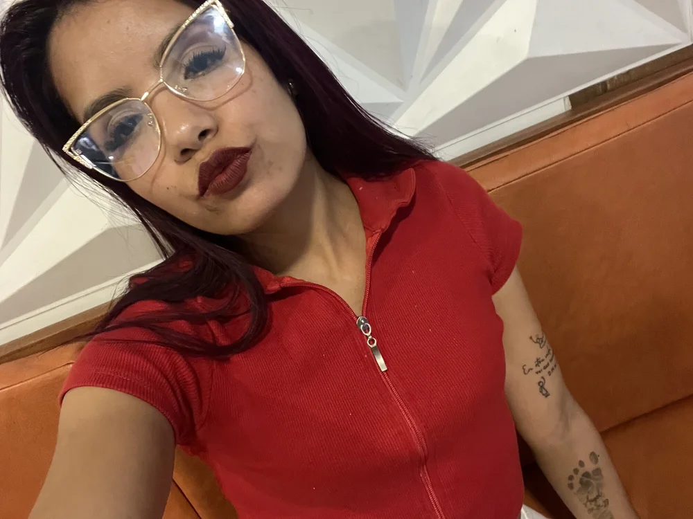Desi7708's Offline Chat Room