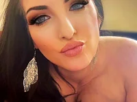 Model taylorsunshine