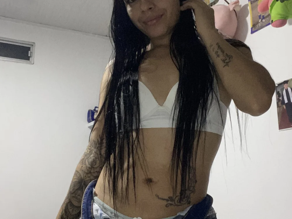 Samanta_Dulce's Offline Chat Room