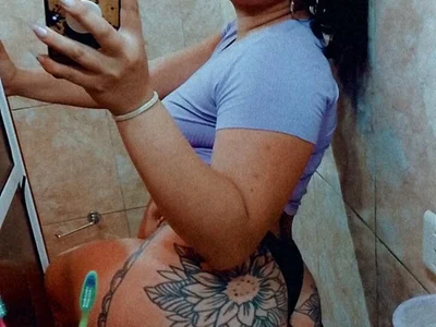 Lela-pink live profile