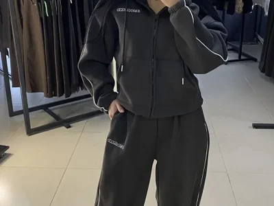 littlewidow on StripChat