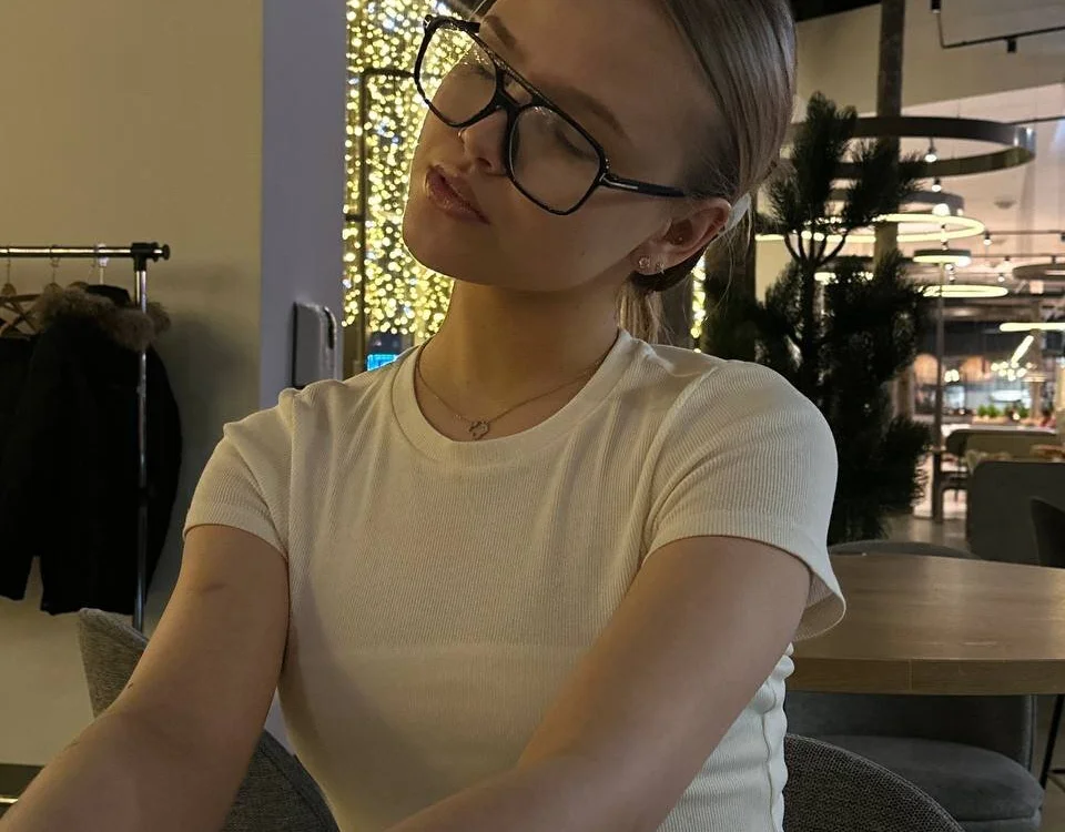 flooora_0 Chat XXX Ngoại tuyến