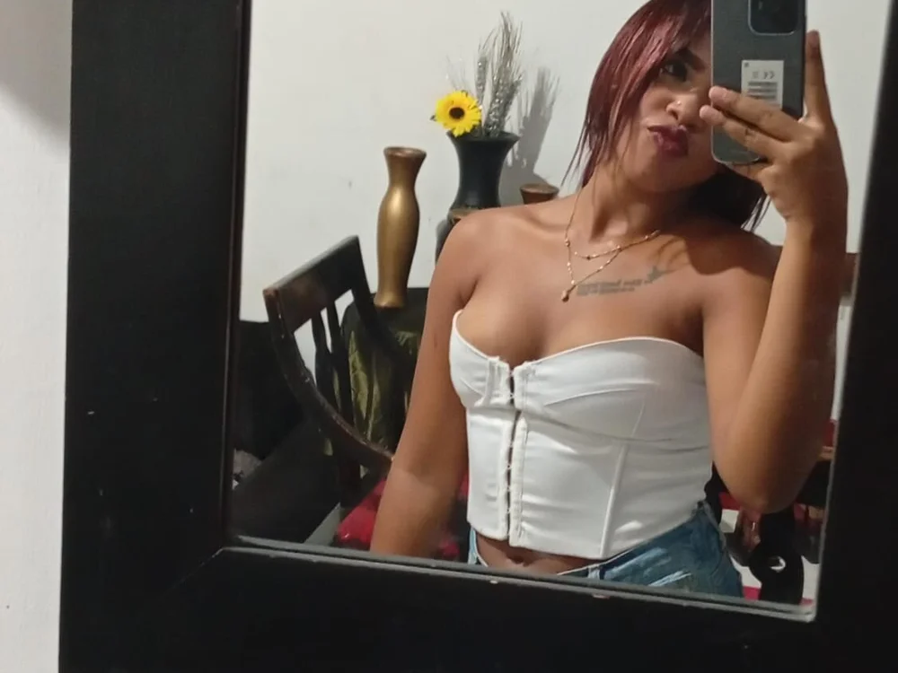 SiennaMoretti's Offline Chat Room