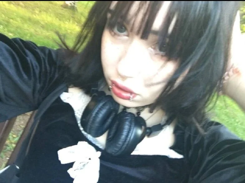 Lucyy666 Offline XXX Chat