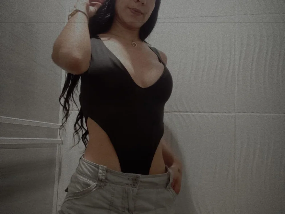 צ'אט XXX לא מקוון של BellaAndRomeo