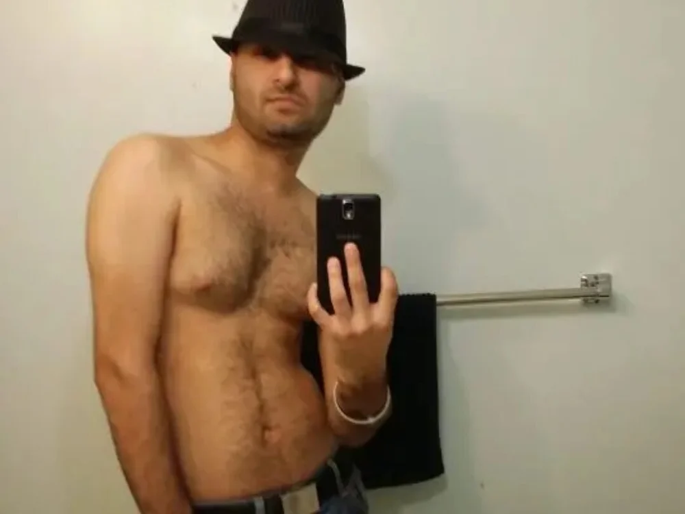 Roughslut's Offline Chat Room