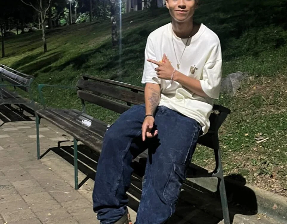 AndyKings_1: συνομιλία ΧΧΧ εκτός σύνδεσης