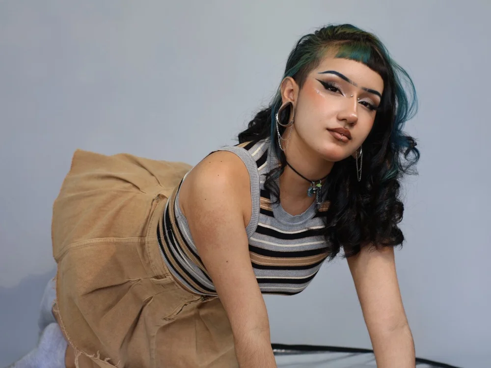cassie_bennett's Offline XXX Chat