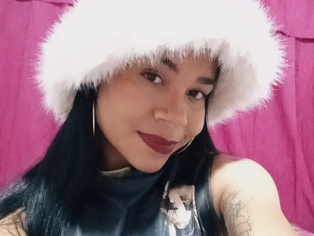 Zeyra_hot's Offline XXX Chat