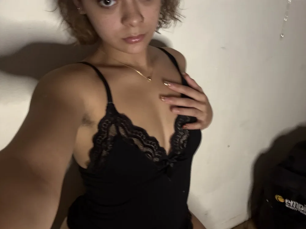 alyanamonay's Offline Chat Room