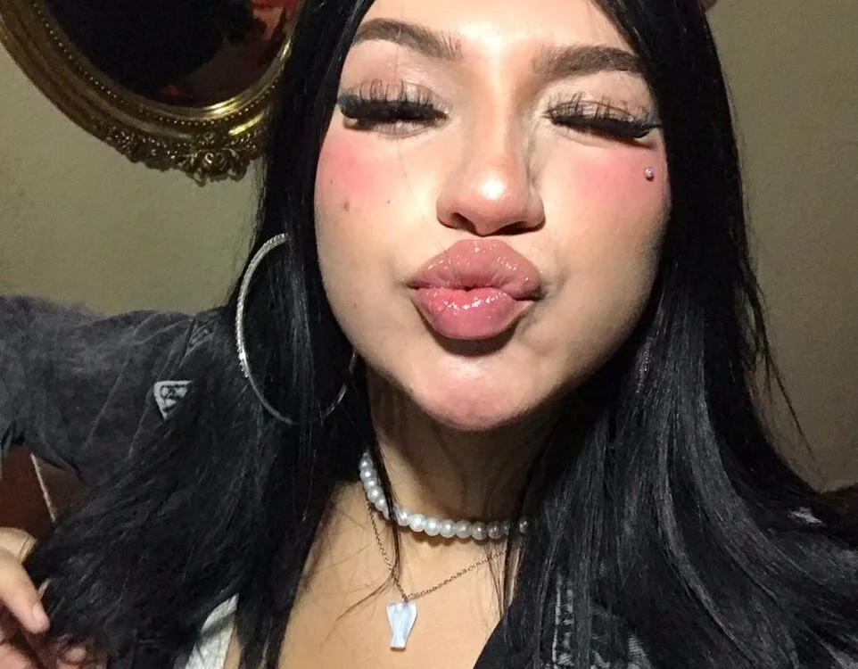 Emma_Ruiz24's Offline XXX Chat