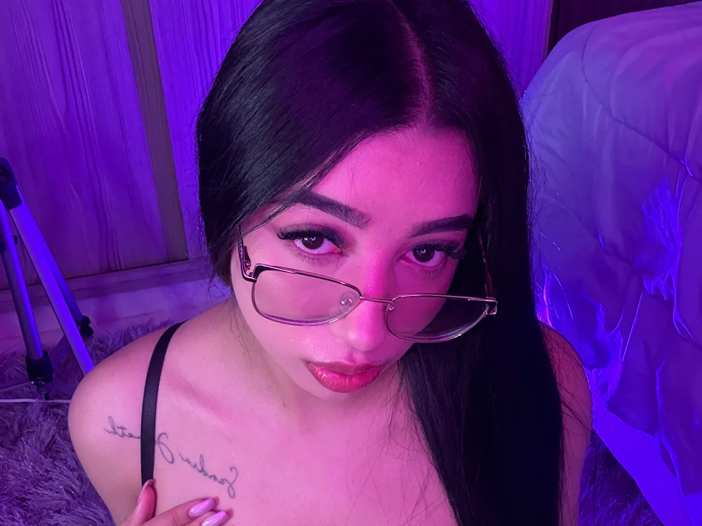 Miia77_ অফলাইন XXX চ্যাট