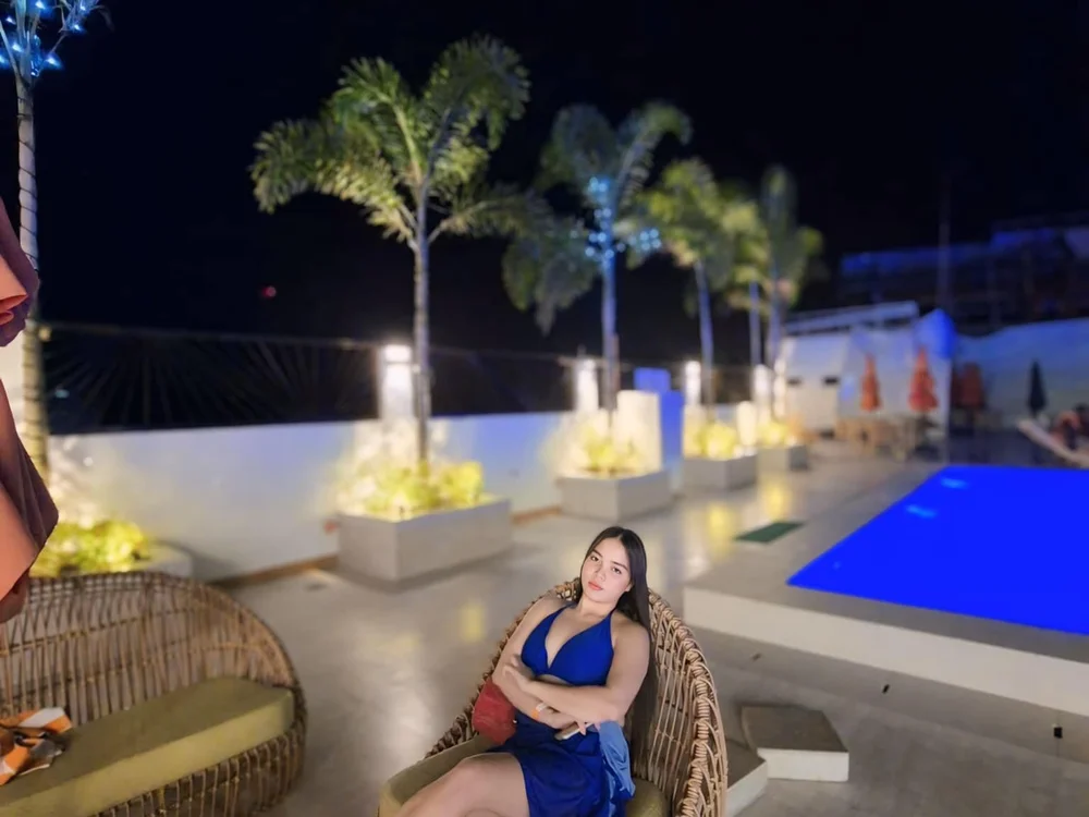 missqueenie offline chatrum