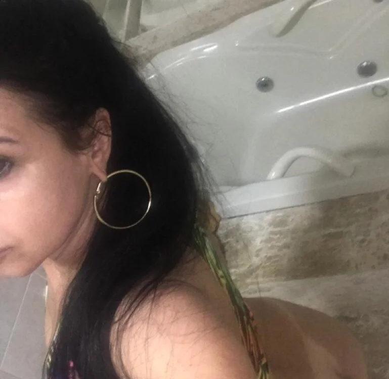 MamaEmmanuelle's Offline Chat Room