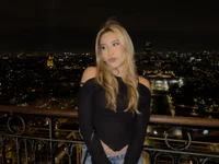 justbribri's webcam live show