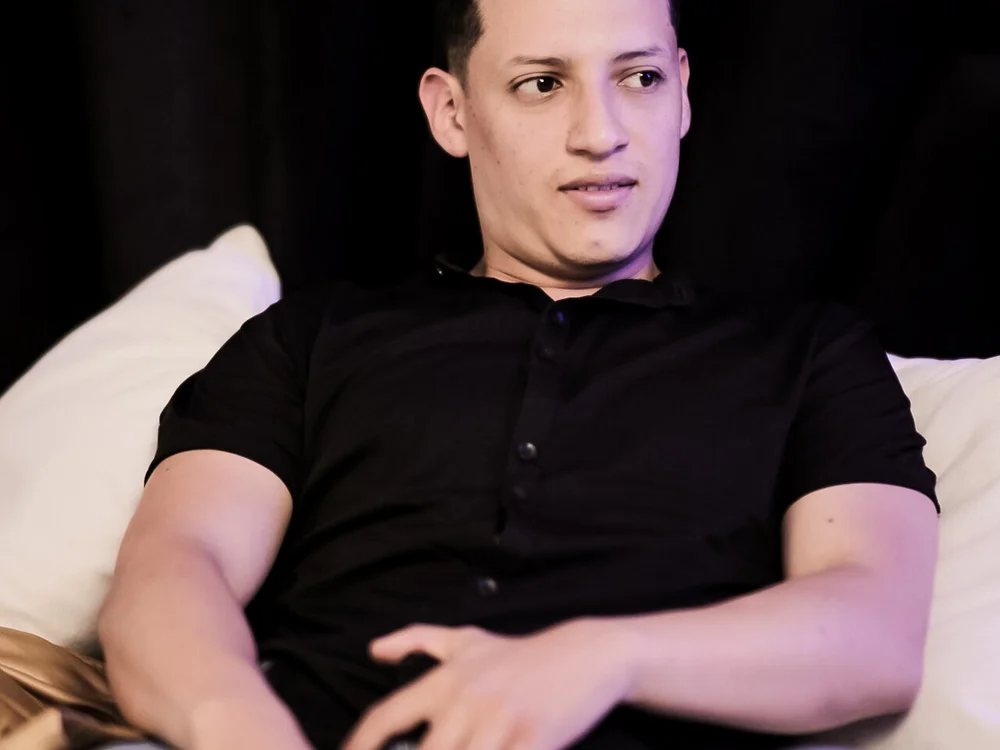 Armand_Contreras' Offline Chat Room