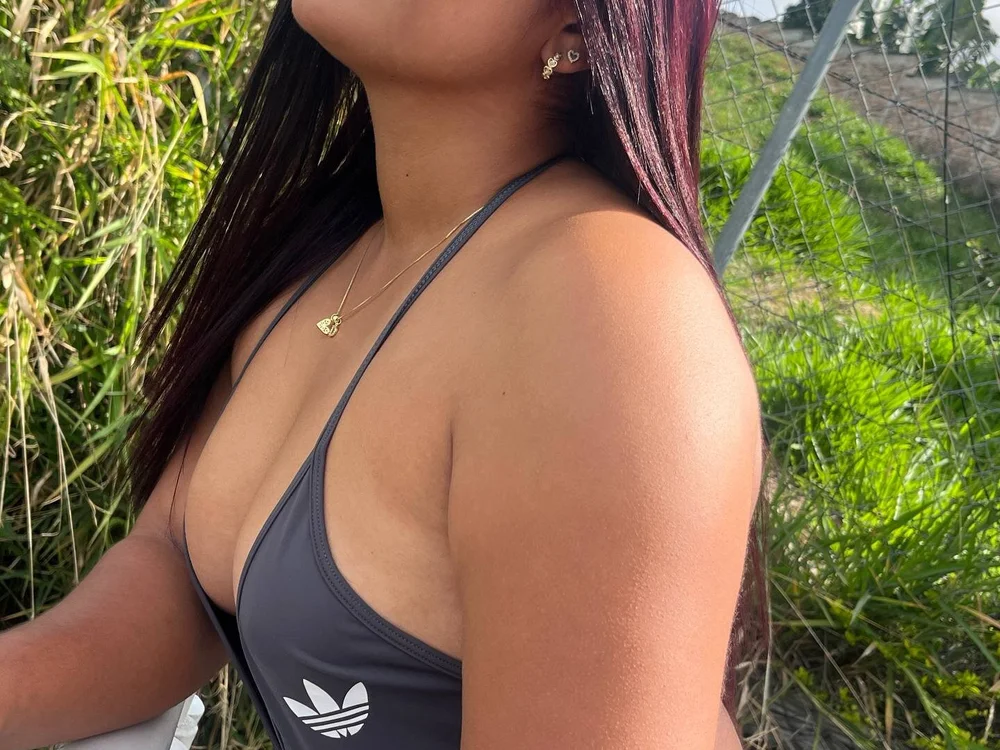 Sara_111's Offline XXX Chat