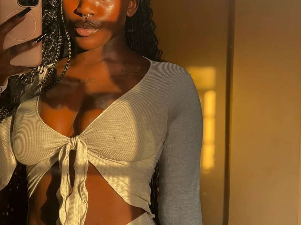Chat +18 off-line de Zuri_luxx