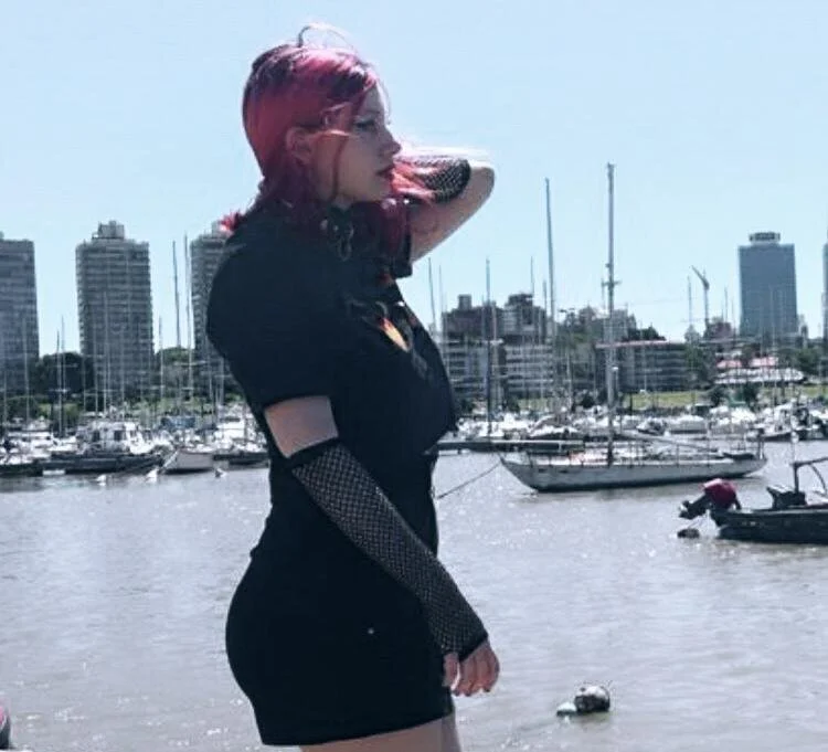 gothic_bitch's Offline Chat Room