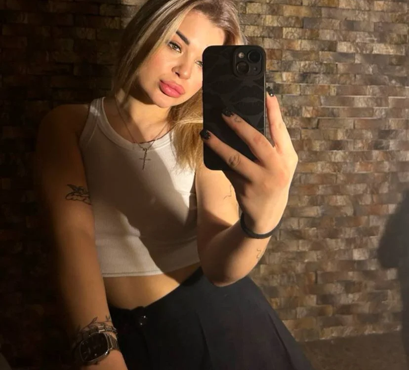 Goldy_Mia's Offline XXX Chat
