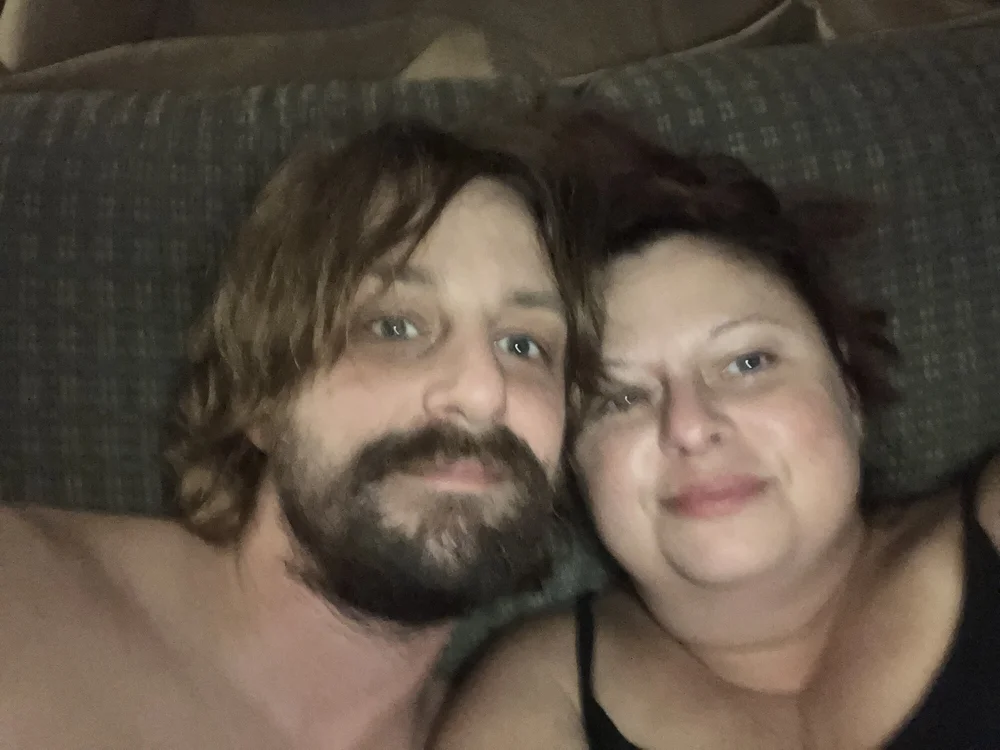 ExhibitionCouple's Offline Chat Room