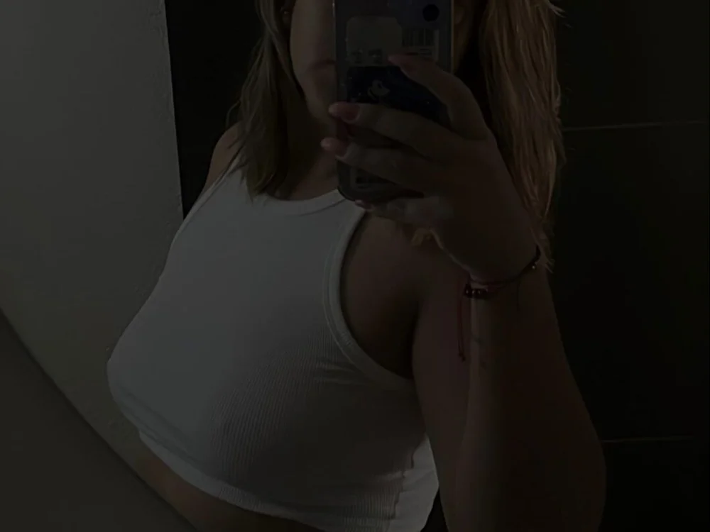 FineLatine13's Offline XXX Chat