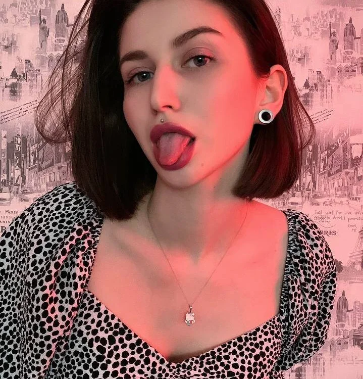 Millie-Rose's Offline XXX Chat