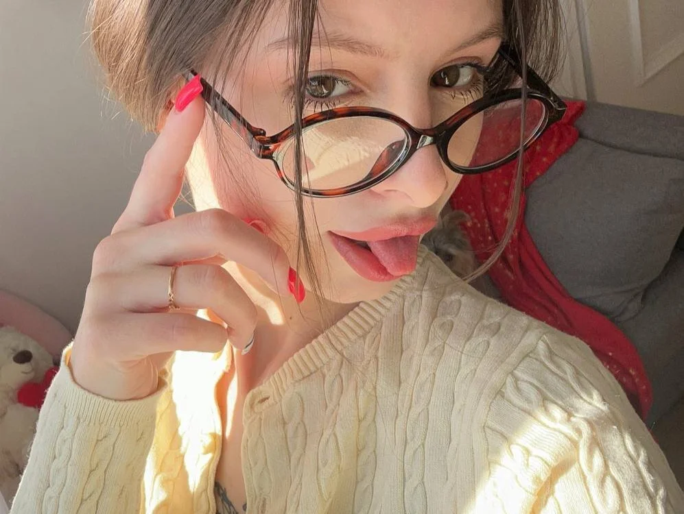 _lilycandy_ Offline XXX-Chat