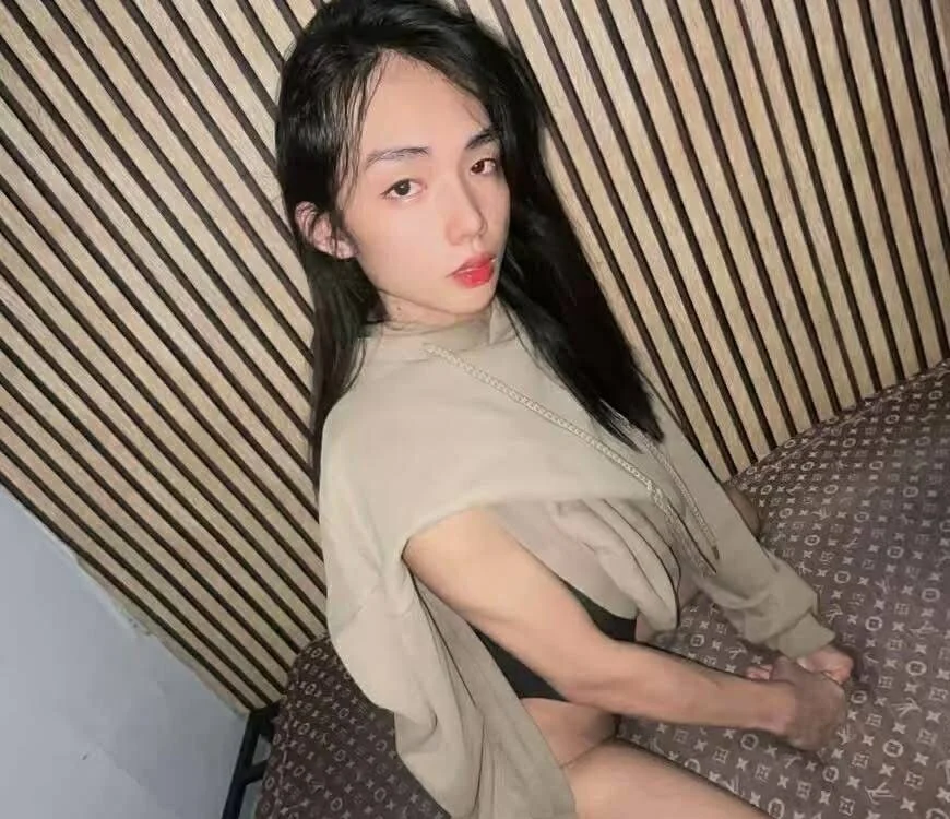 Seductive_Zia Offline XXX-chat