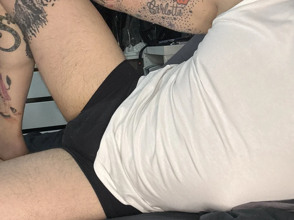 Rocco1985's Offline Chat Room