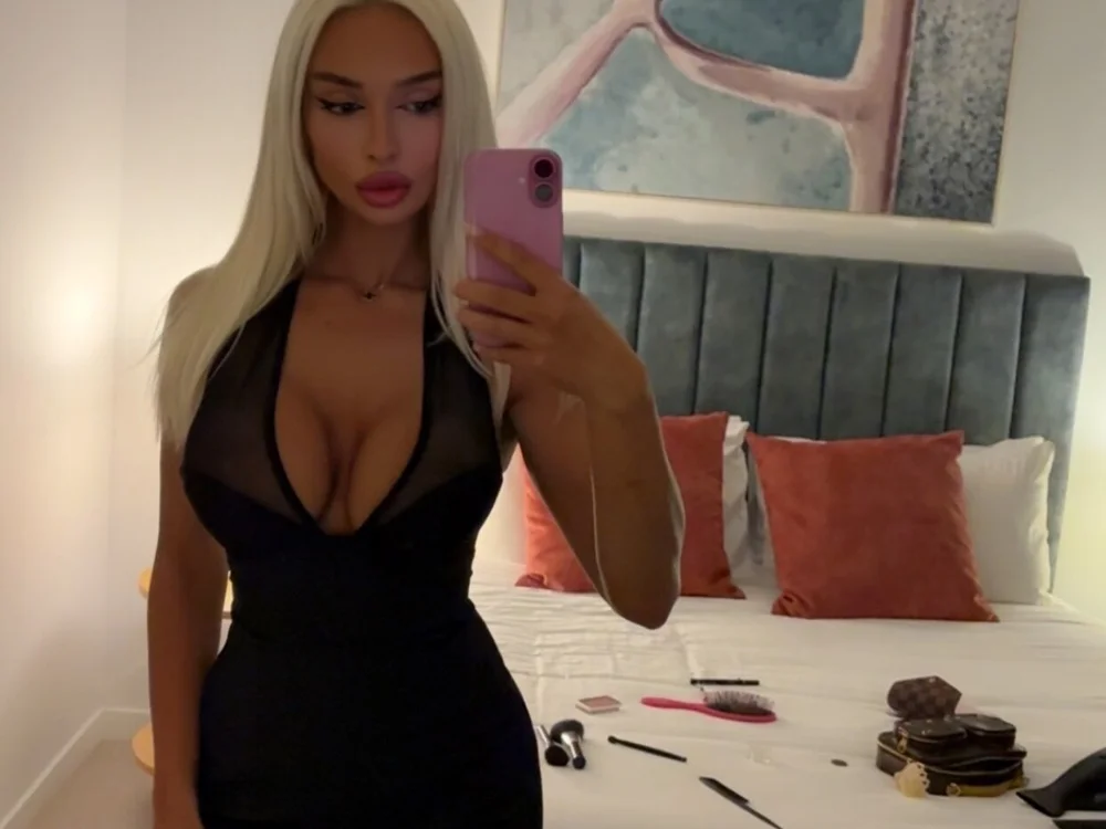 alinablondemelb's most recent online preview
