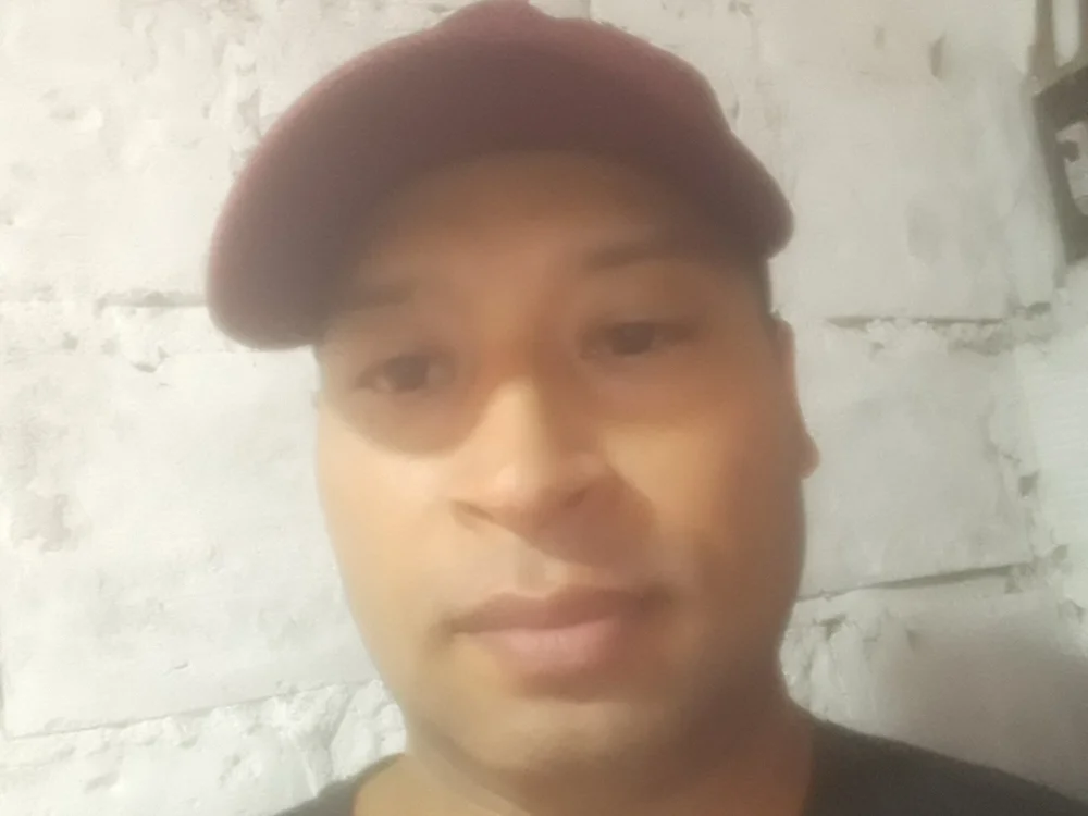 Logan69model's Offline Chat Room