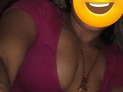 Tamil_Kanmani_ Female Massage Cam Nude