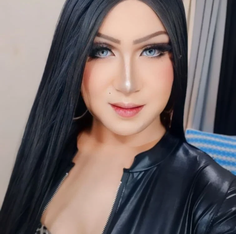 Incredible_Shemale Offline XXX Chat