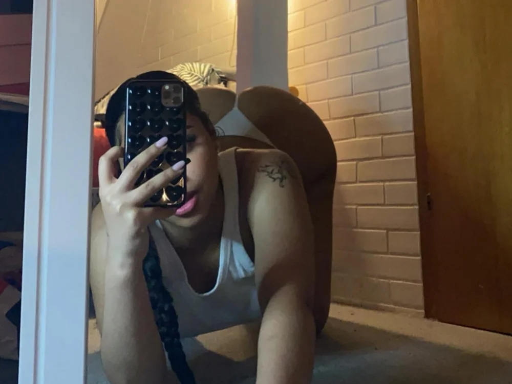 nastyyyybabe's Offline Chat Room