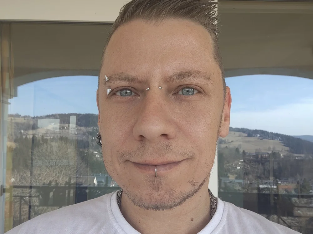 Silence83's Offline Chat Room