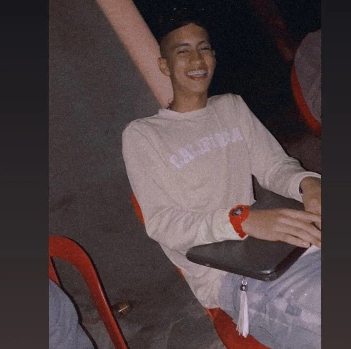 Angelstripboy: συνομιλία ΧΧΧ εκτός σύνδεσης