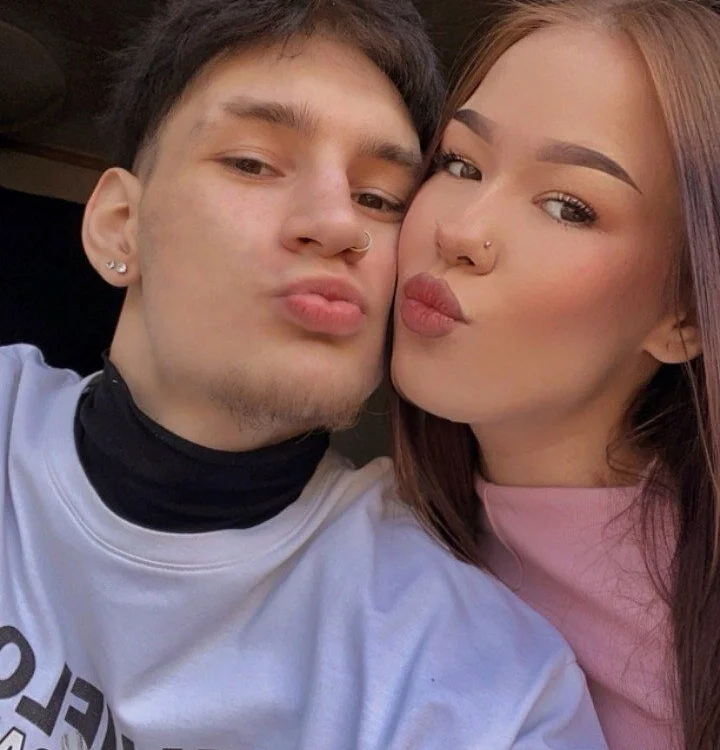 LeslieDominic Adlı Modelin Çevrimdışı XXX Sohbeti